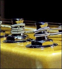 how to wind guitar strings to tuning pegs